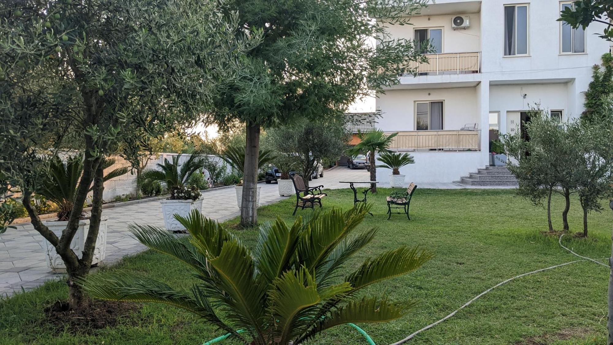 Kunevain Guest House Lezhe Exterior photo