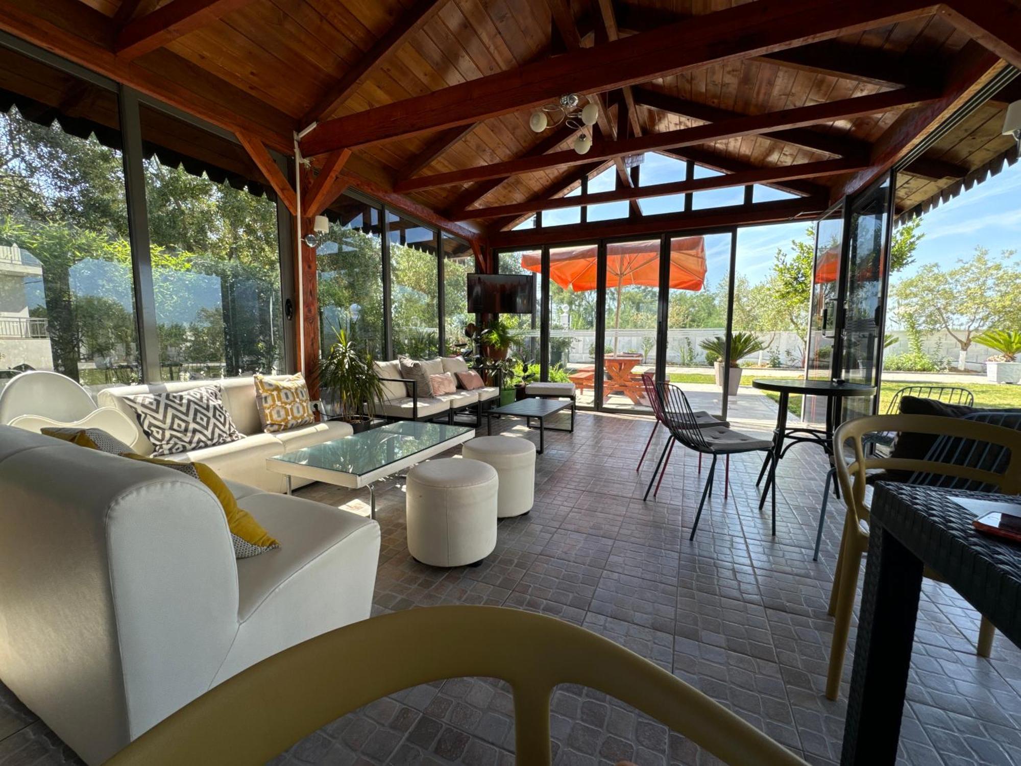 Kunevain Guest House Lezhe Exterior photo
