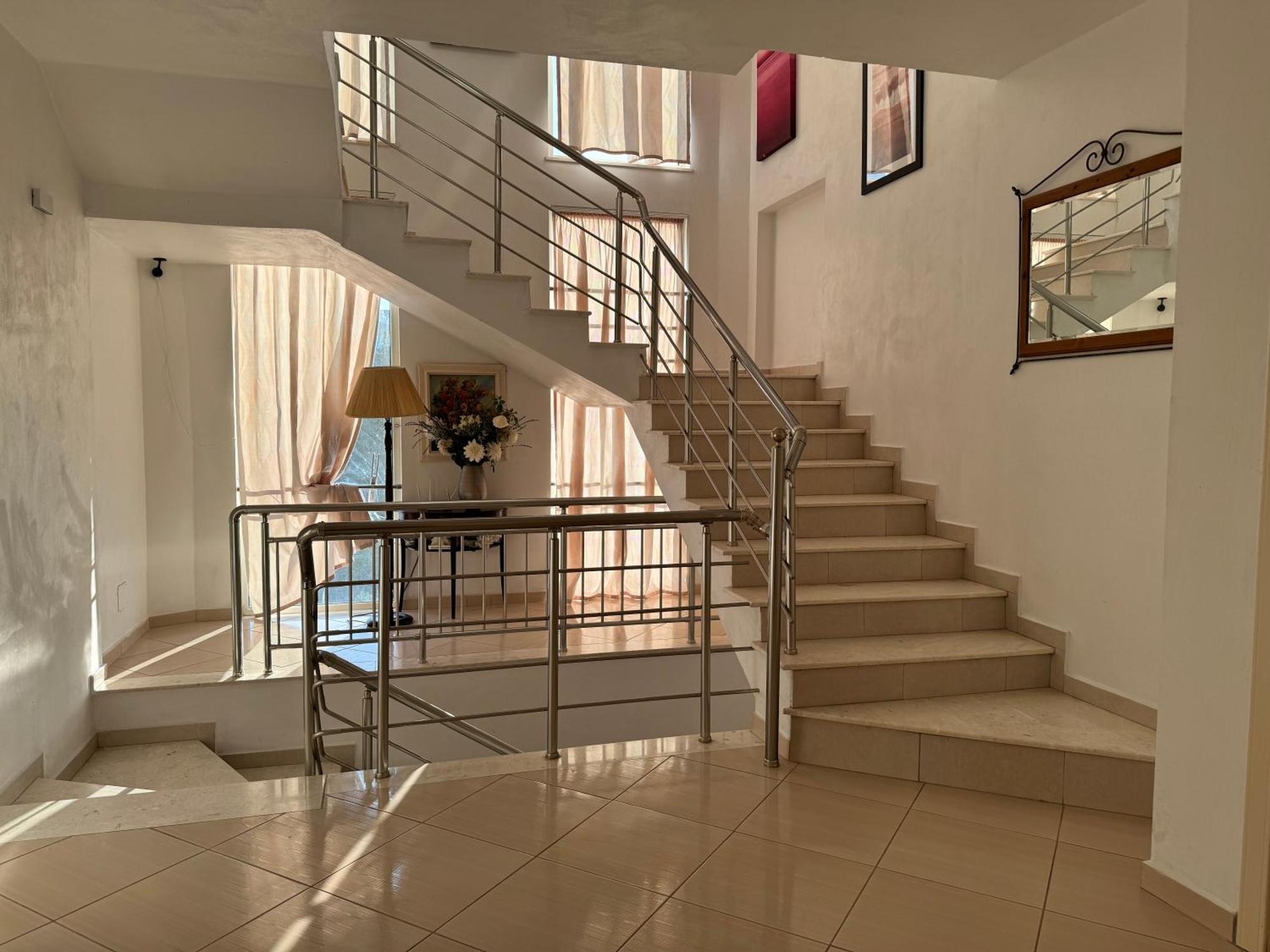 Kunevain Guest House Lezhe Exterior photo