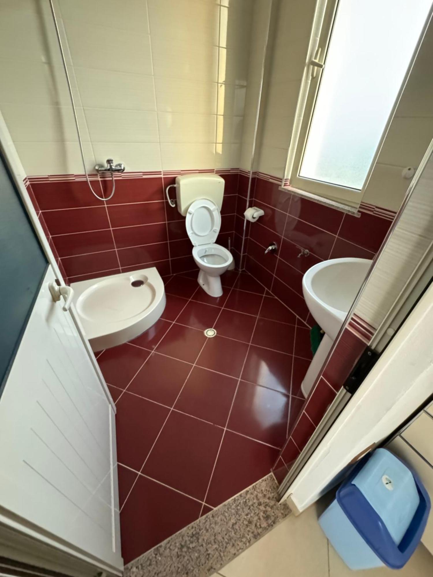 Kunevain Guest House Lezhe Exterior photo