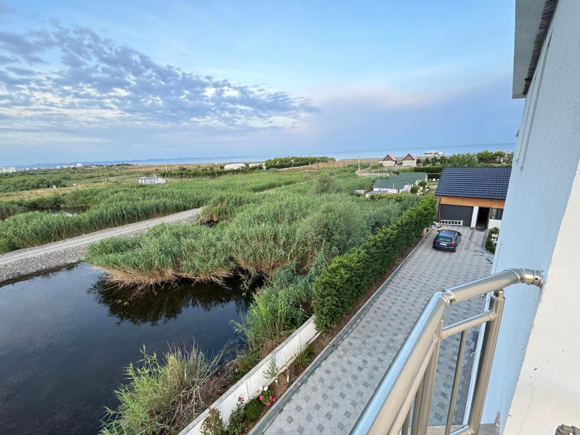 Kunevain Guest House Lezhe Exterior photo