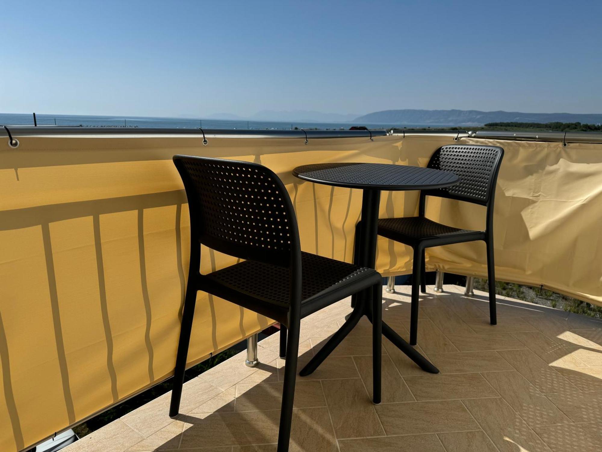 Kunevain Guest House Lezhe Exterior photo