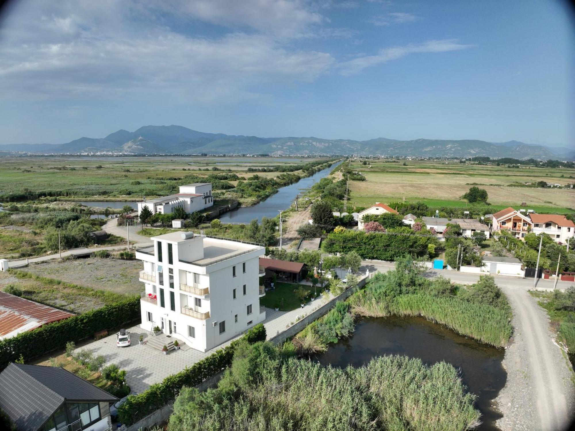 Kunevain Guest House Lezhe Exterior photo