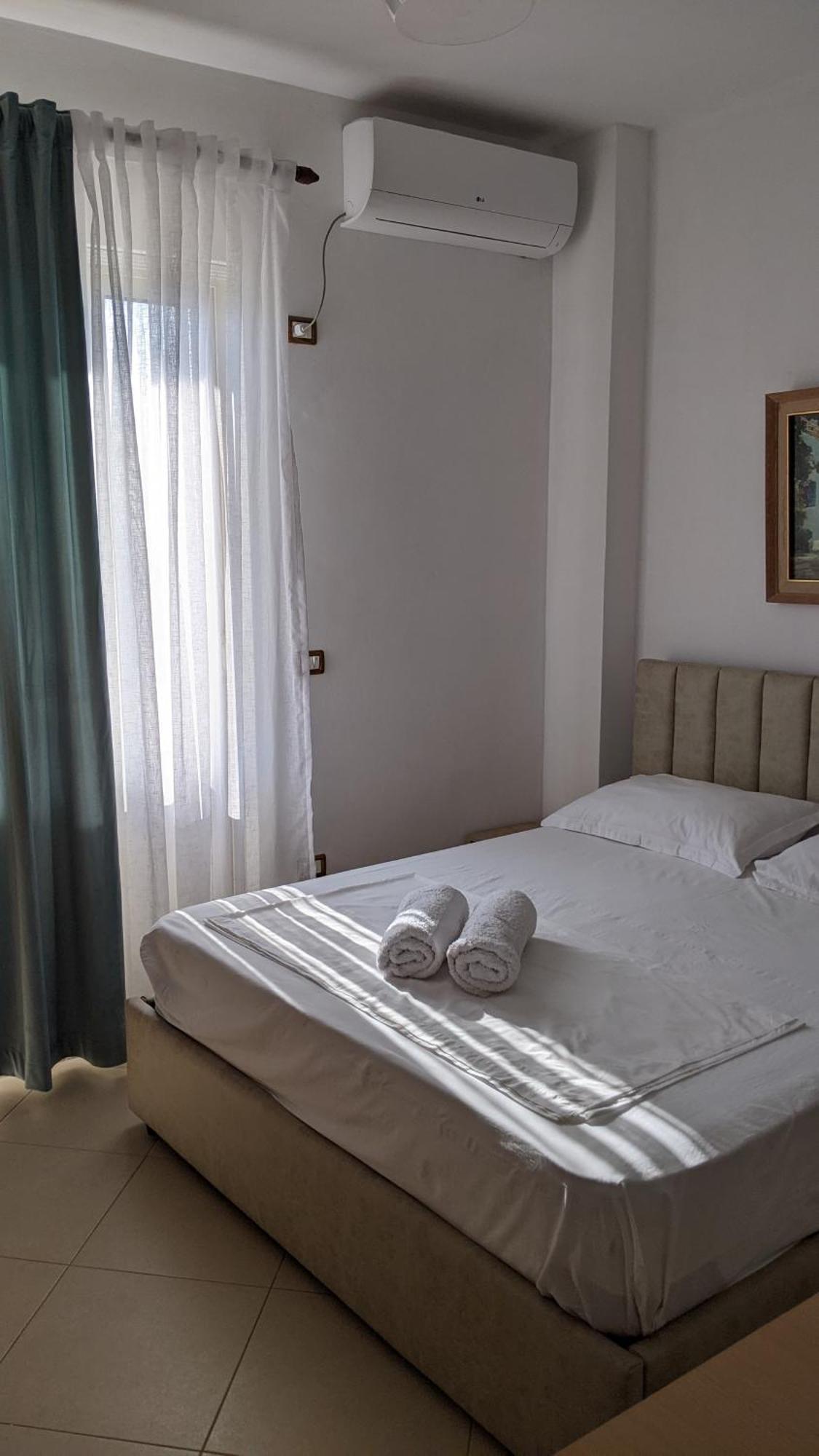 Kunevain Guest House Lezhe Exterior photo