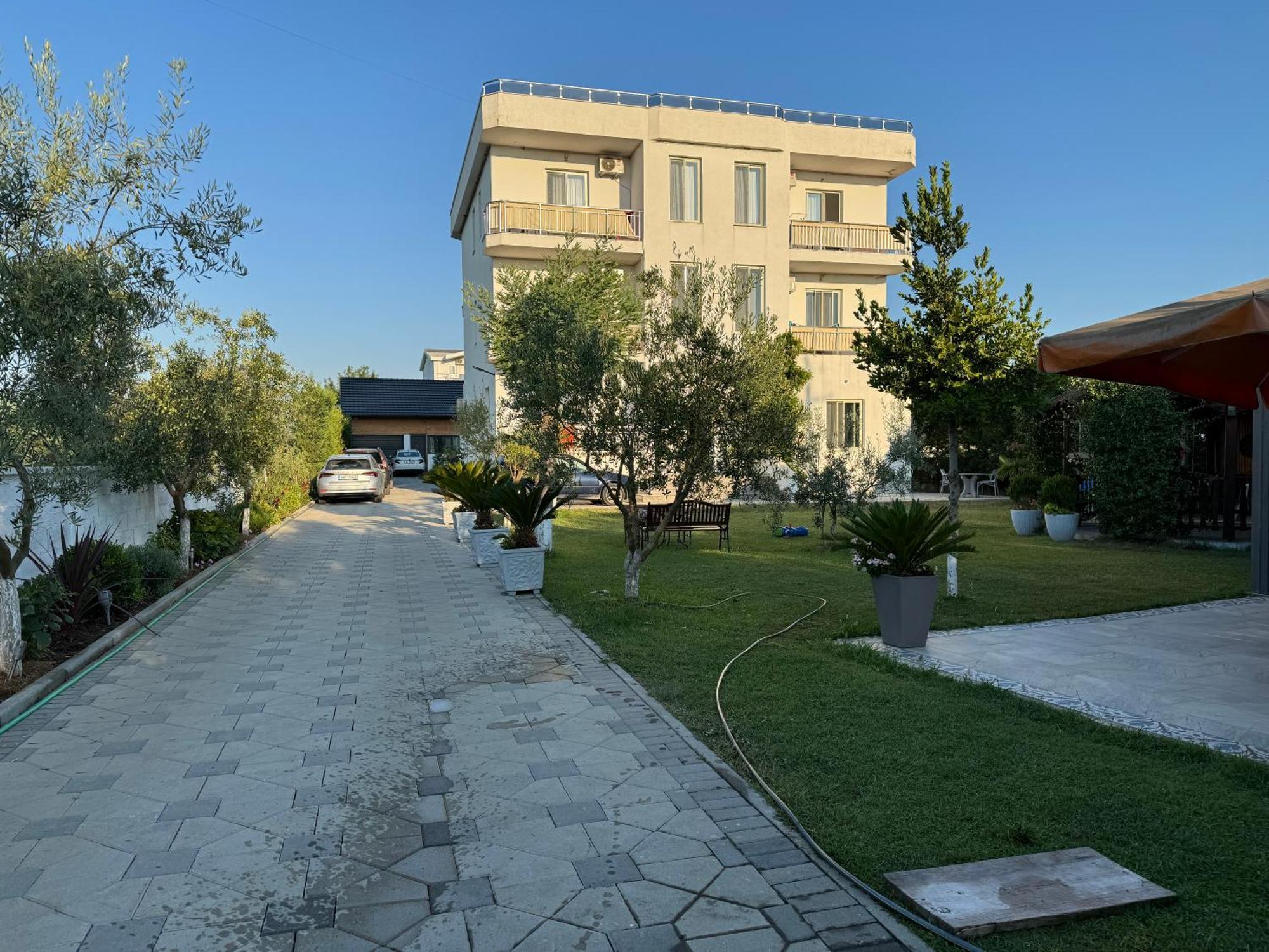 Kunevain Guest House Lezhe Exterior photo